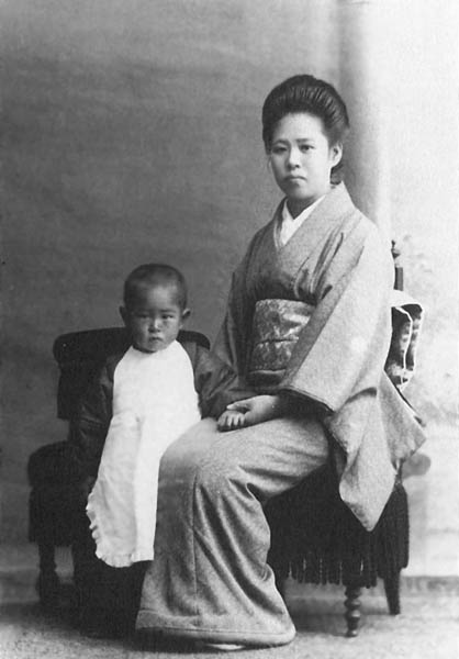 Nakashima’s wife Sato and son Kenzo